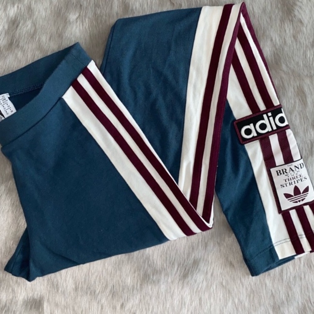 Adidas Leggings Brand with three stripes